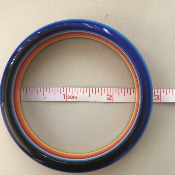 Vintage Lucite Bangle Bracelet Rainbow Pattern - Picture 5 of 5
